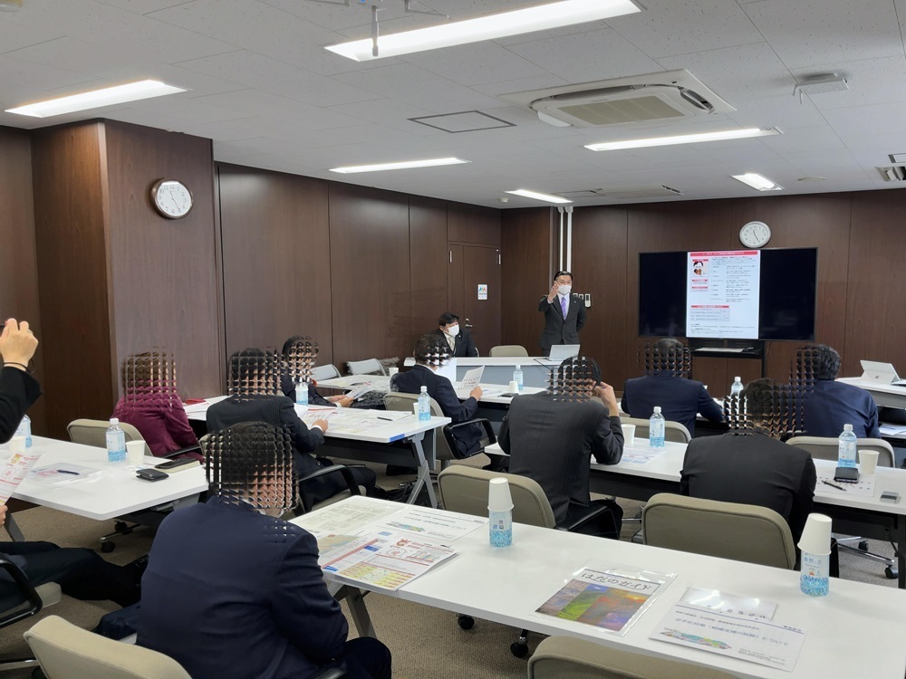 県議会への皆様に婚活AI説明の様子